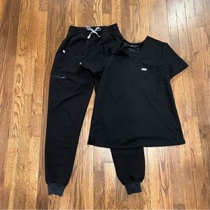 Figs Black scrub set